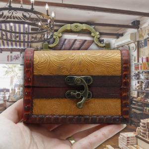 Distributor of Vintage Style Boxes for Retail